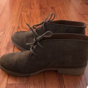 American Eagle Olive Green Tie Booties